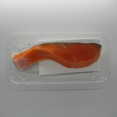 チリ産　骨取り銀鮭　１切　８０ｇ　解凍・養殖