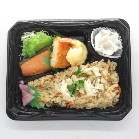 だし香るたけのこの炊き込みご飯弁当